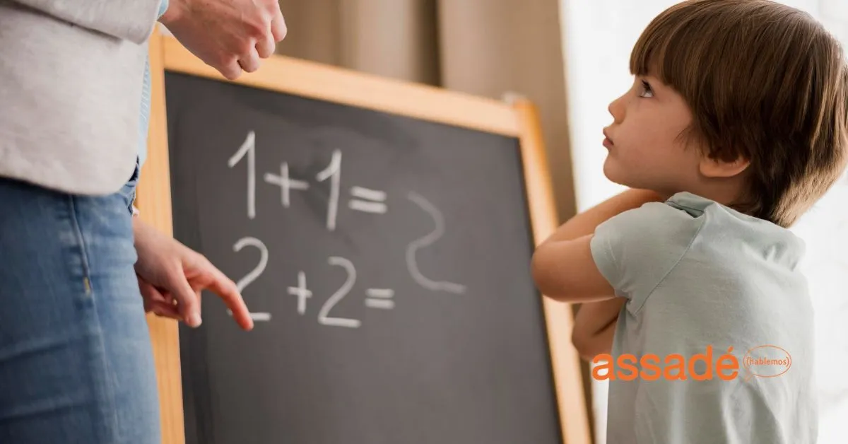 niño con problemas de bajo rendimiento en clases