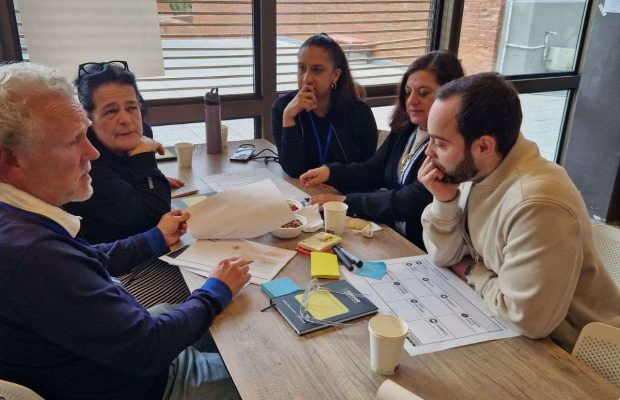 Equipo de Assade participando en el Hackathon del Colegio Alemán de Barcelona 2025