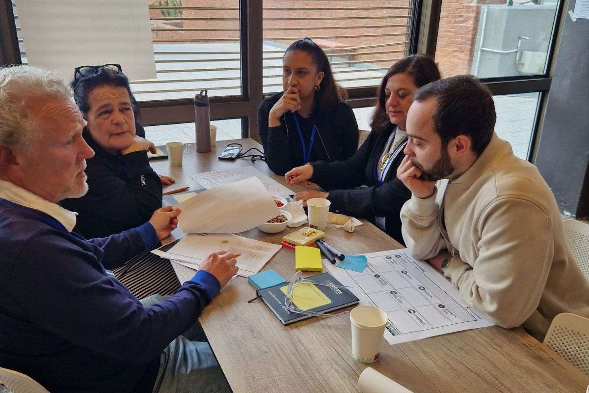 Equipo de Assade participando en el Hackathon del Colegio Alemán de Barcelona 2025