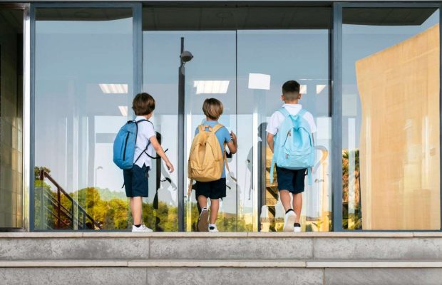 niños yendo al colegio alemán de madrid