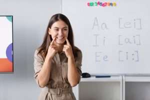 chica practicando pronunciación en alemán