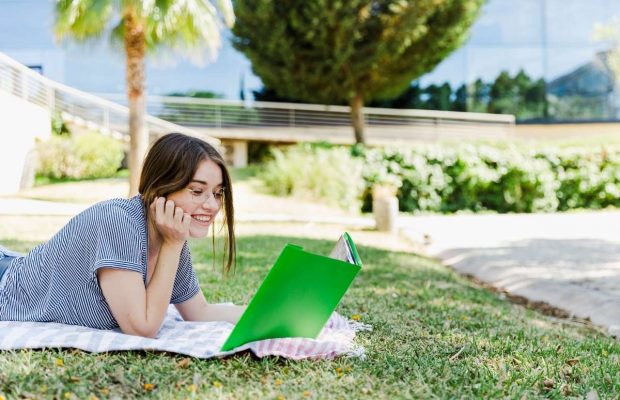 Herramientas digitales para aprender alemán online en verano y mantener el rendimiento escolar.