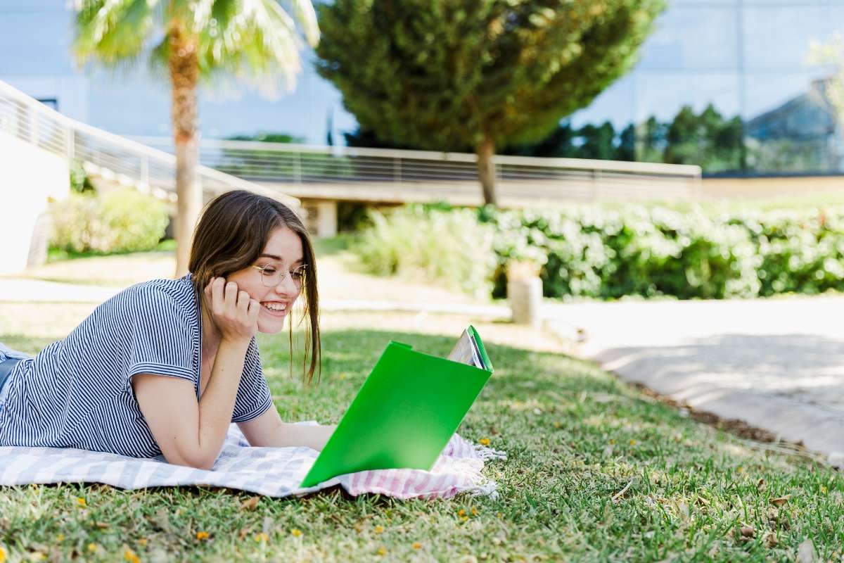 Herramientas digitales para aprender alemán online en verano y mantener el rendimiento escolar.